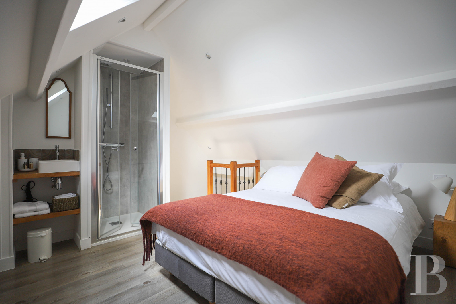 A former 18th century farmhouse with carefully renovated outbuildings on the edge of a forest in Perche - photo  n°42